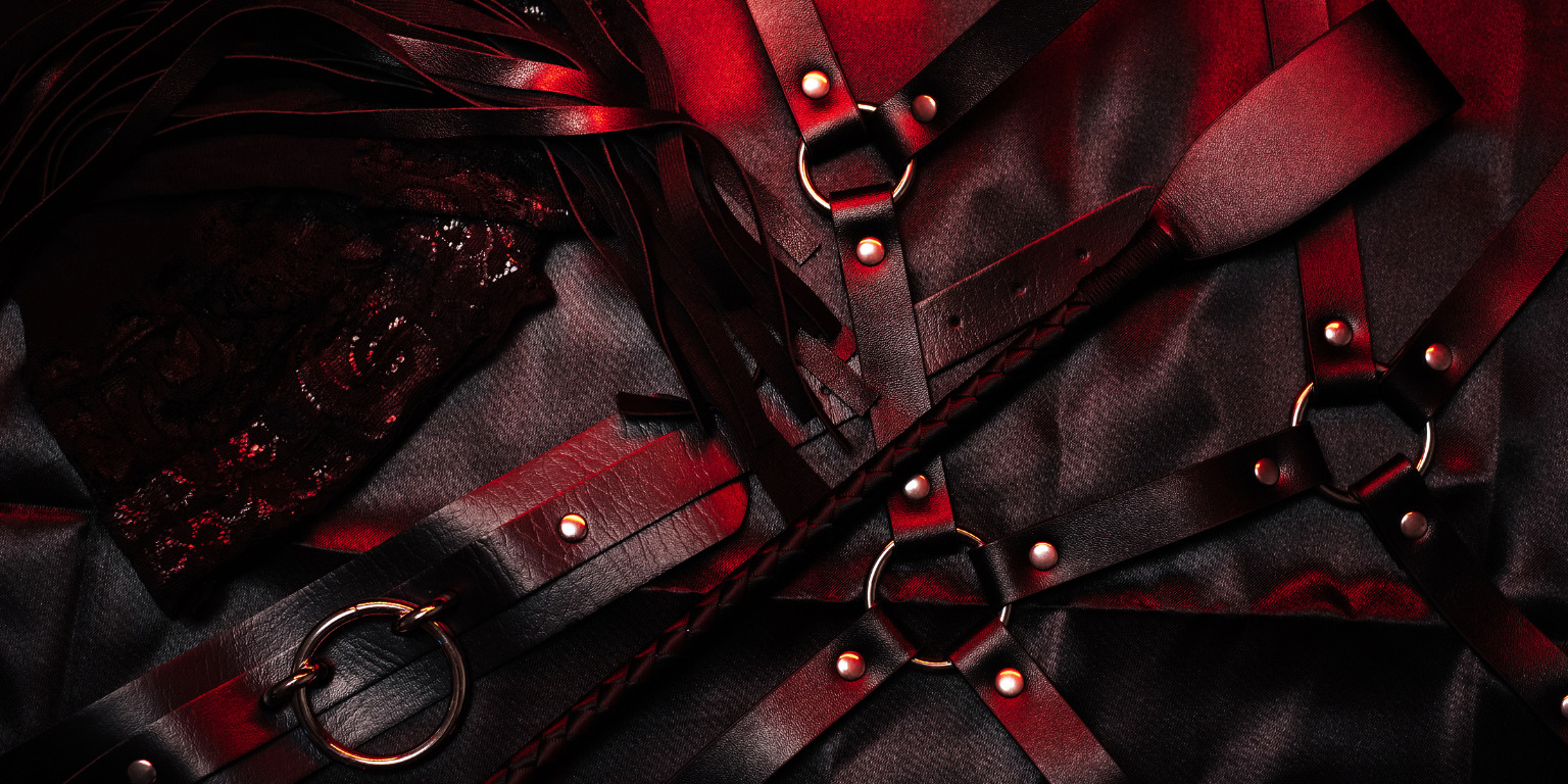 Бандаж на эротическом массаже